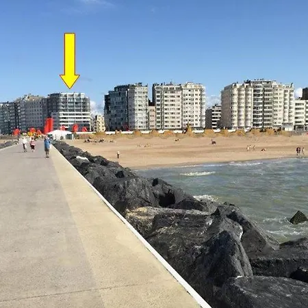 Zijdelings Zeezicht Vanop Terras - Residentie Commodore - Place To Be *